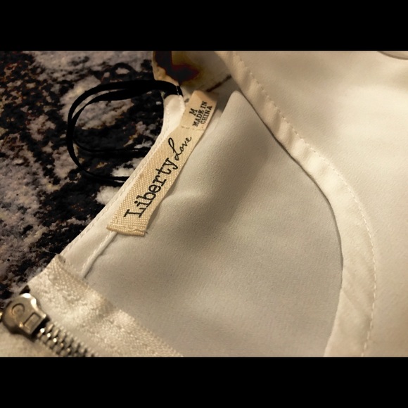 Liberty Live Blouse in Medium - Picture 3 of 3